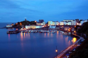 The beautifully central Flat 3 The Cobourg Tenby Sat to Sat booking only in school summer holidays